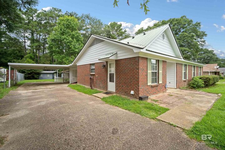Property Photo: 1671 Ranch House Drive AL 36575