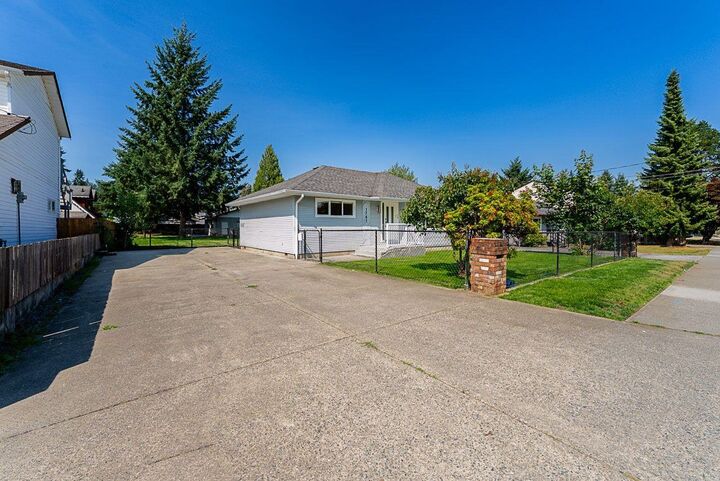 Property Photo:  1741 Salisbury Avenue  BC V3B 1X6 