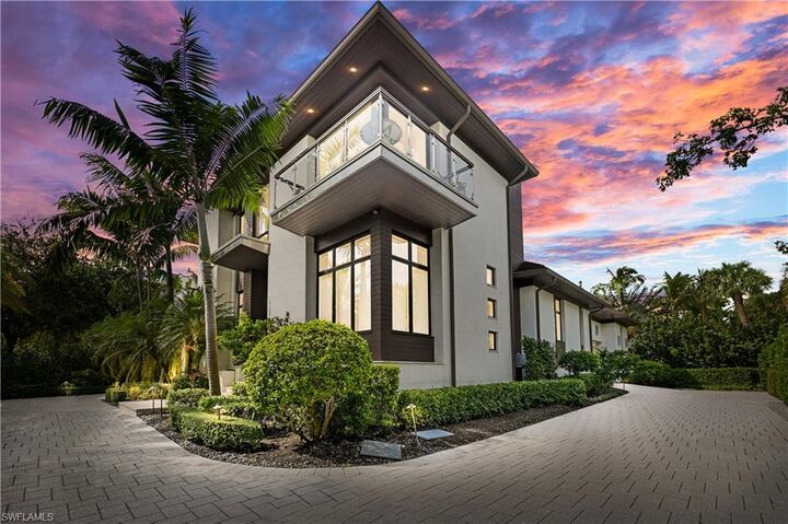 Property Photo: 1230 Gulf Shore Blvd S FL 34102