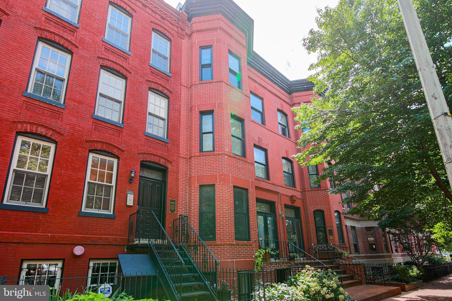 Property Photo:  220 4th Street SE 1  DC 20003 