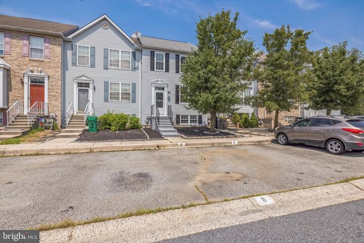 Property Photo:  8 Versailles Court  DE 19702 