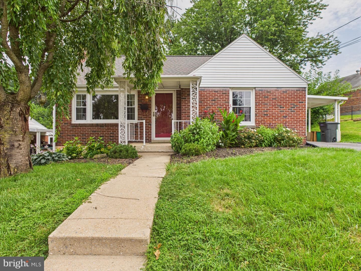 Property Photo:  142 Cedar Street  PA 17522 