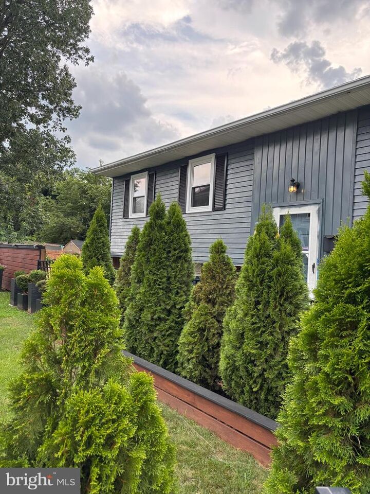 Property Photo:  162 Reading Avenue  NJ 08107 