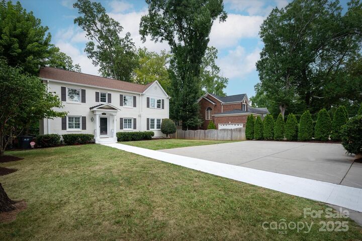 Property Photo:  1305 Lilac Road  NC 28209 