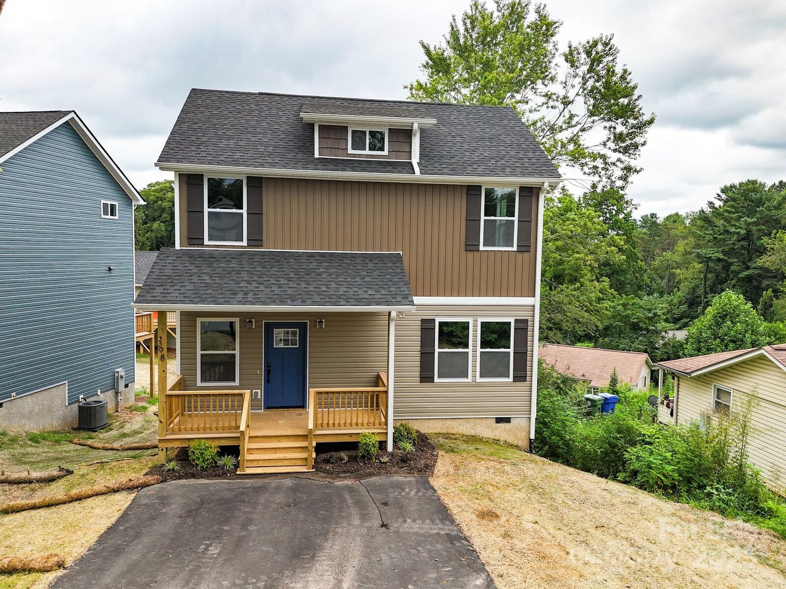 Property Photo: 398 Deaverview Road NC 28806