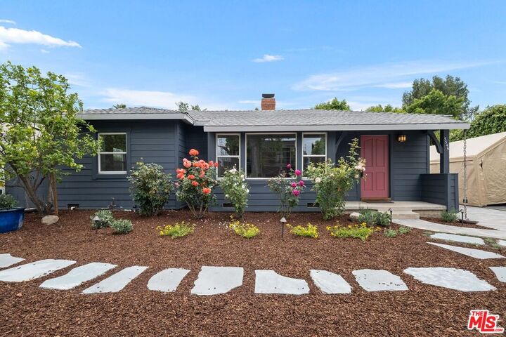 Property Photo: 5346 Natick Ave CA 91411