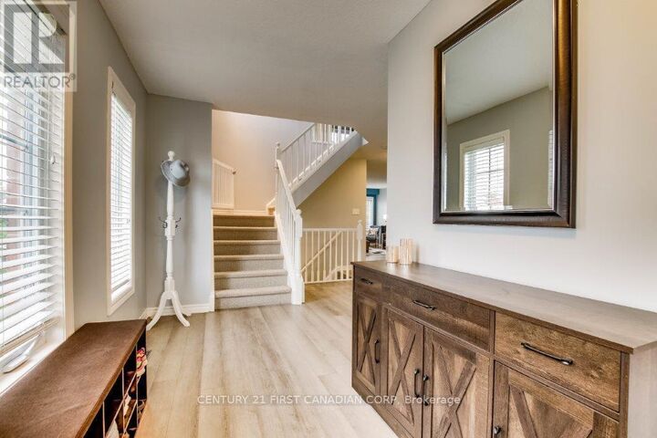 Property Photo:  441 Skyline Avenue  ON N5X 4L2 