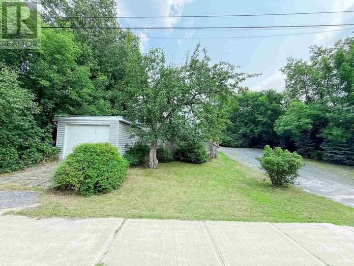 Photo de la propriété:  521 Bay Street  ON P0X 1C0 