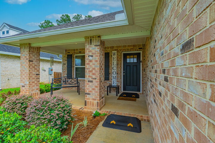 Property Photo: 5679 Dunridge Drive FL 32571