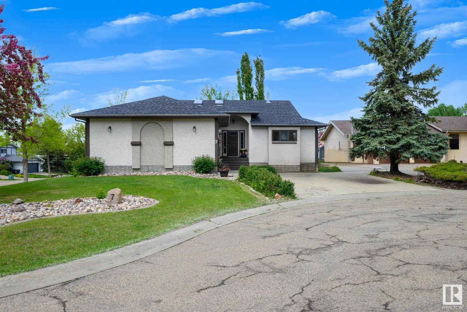 Property Photo:  7 Fieldstone Cove  AB T7X 3C1 