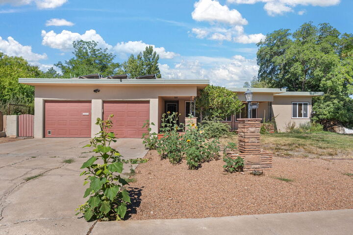 1421 Stanford Drive NE  Albuquerque NM 87106 photo