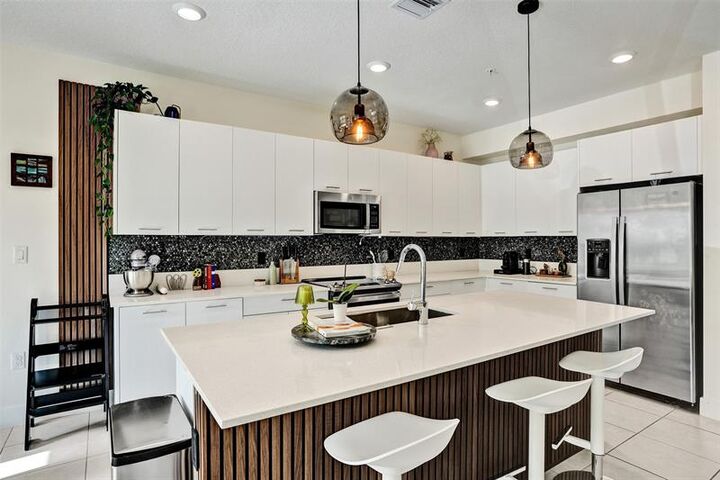 Property Photo: 8001 NW 41st St F-109 FL 33166
