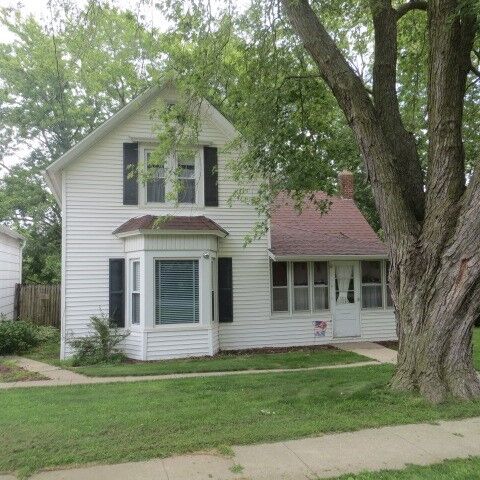 Property Photo: 305 Rosehill Street IA 50020