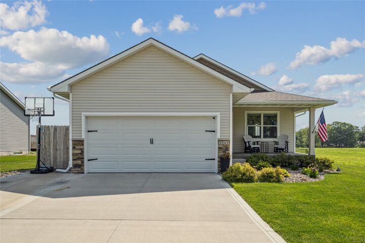 Property Photo:  3241 Brook Landing Court  IA 50317 