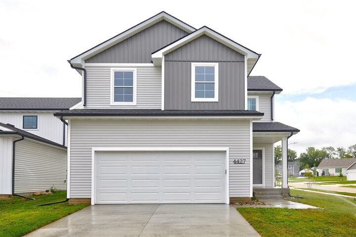 4427 Honey Bee Ridge  Des Moines IA 50317 photo
