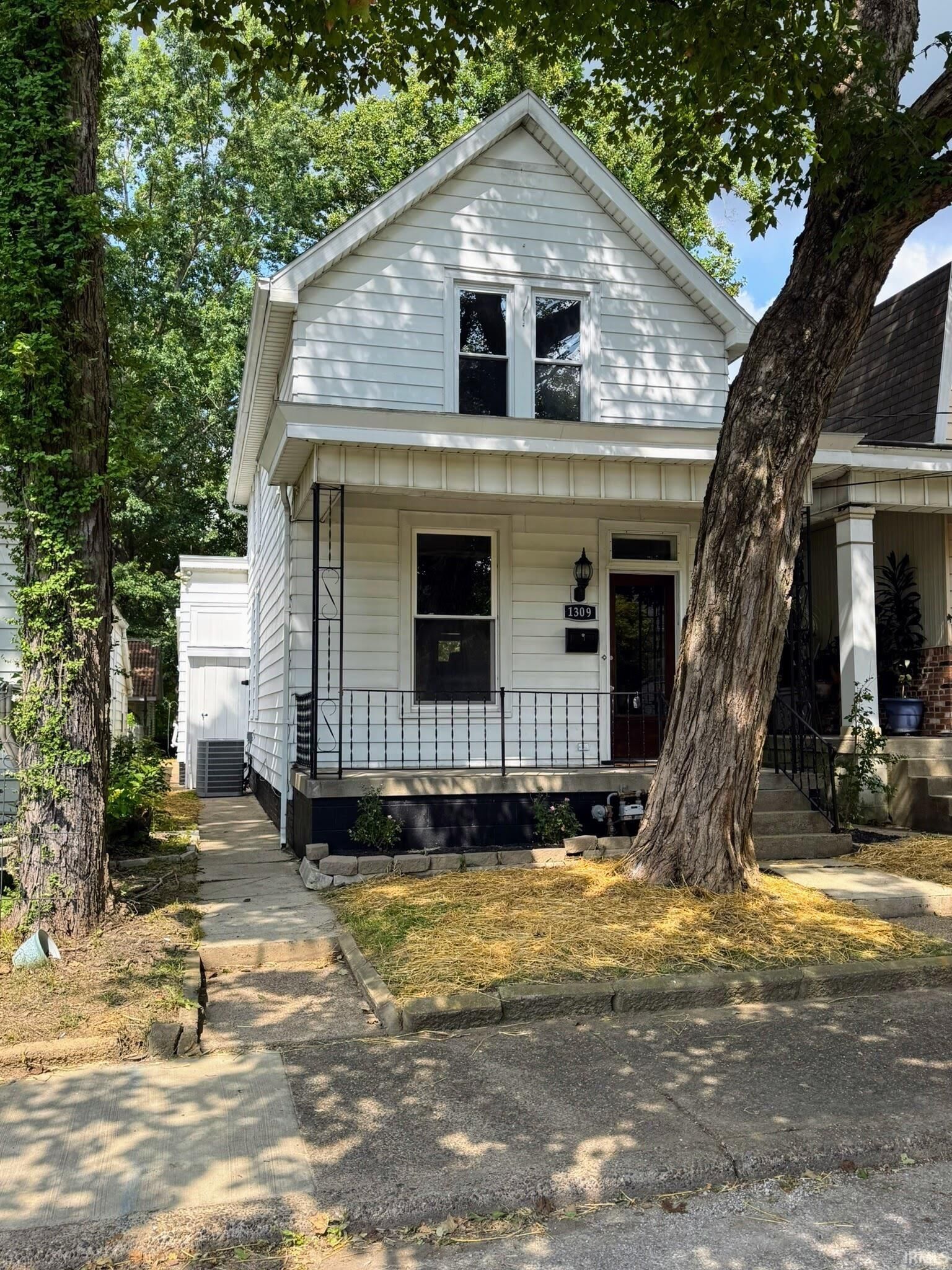 Property Photo:  1309 Stinson Avenue  IN 47712 