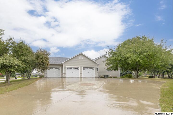 Property Photo: 125 Pebble Creek Dr IA 50401