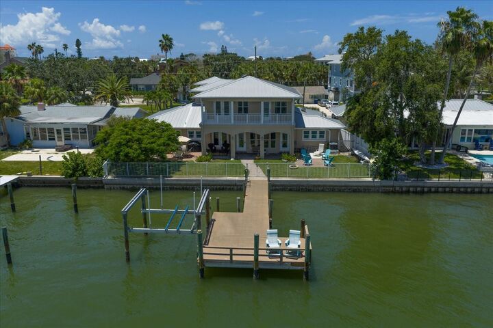 Property Photo: 733 Bay Esplanade FL 33767