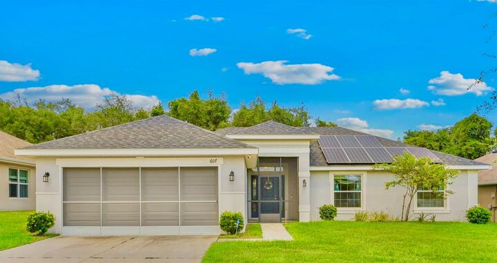 Property Photo: 607 Bradley Way FL 34731