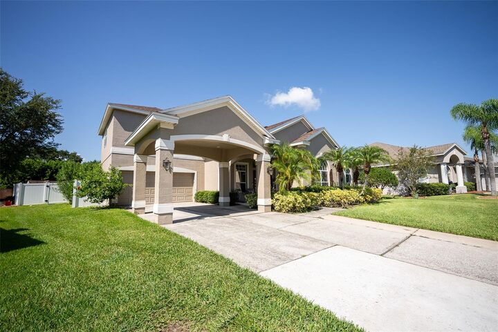 Property Photo: 382 Covered Bridge Drive FL 34761