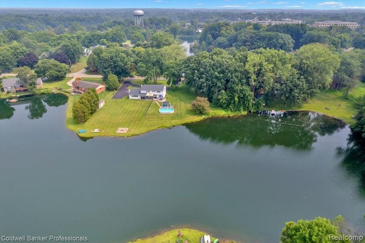 Property Photo:  1545 Rulane Drive  MI 48446 1358 