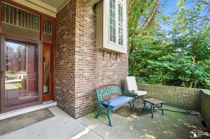 Property Photo: 510 Ave De Lafayette Avenue MI 48162