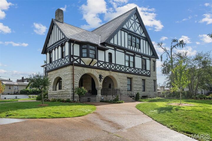 Property Photo:  29 Portland Place  MO 63108 