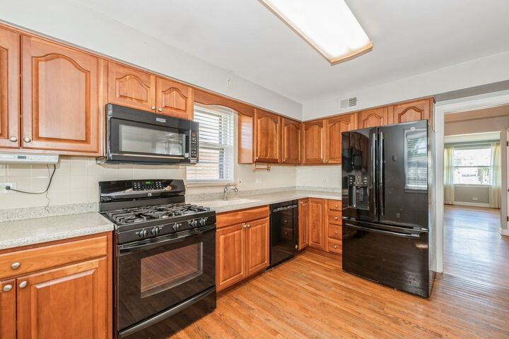 Property Photo: 1919 Sunnyside Avenue IL 60154