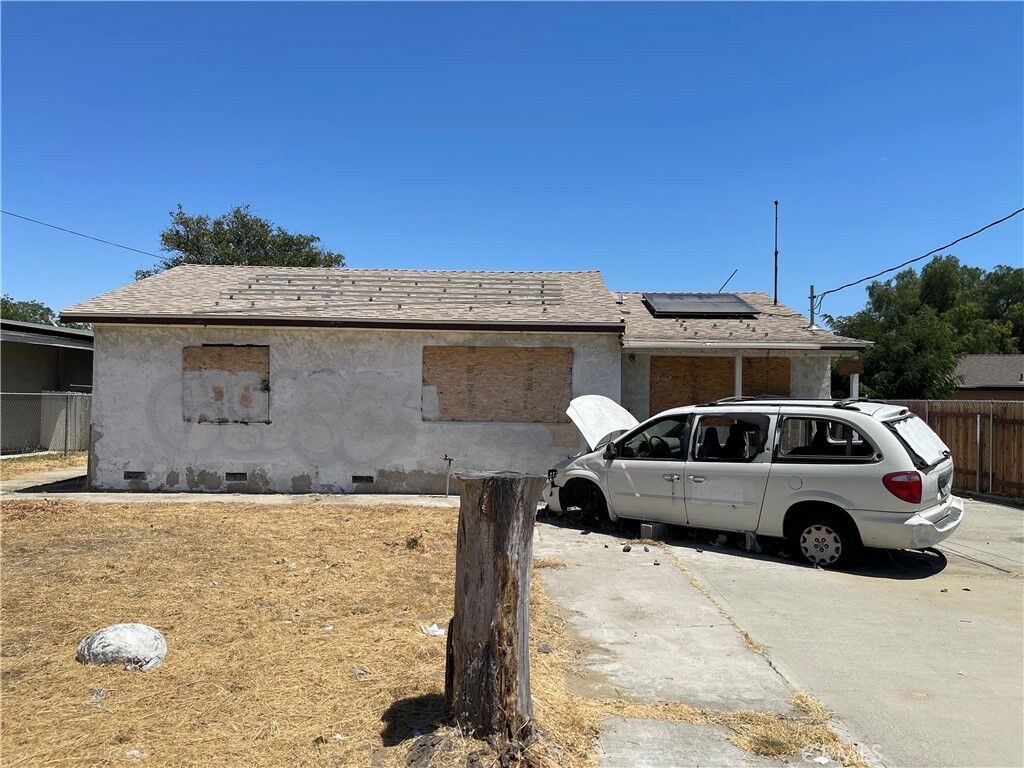 Property Photo:  9975 Palmetto Avenue  CA 92335 