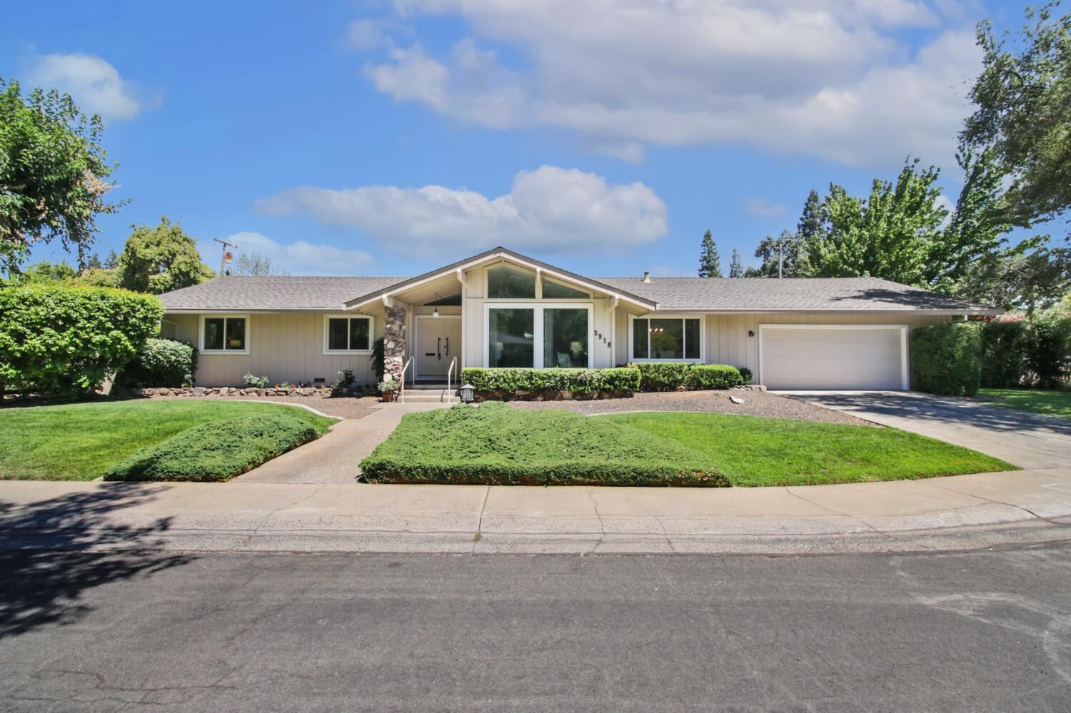 Property Photo:  3918 Stonesifer Court  CA 95821 