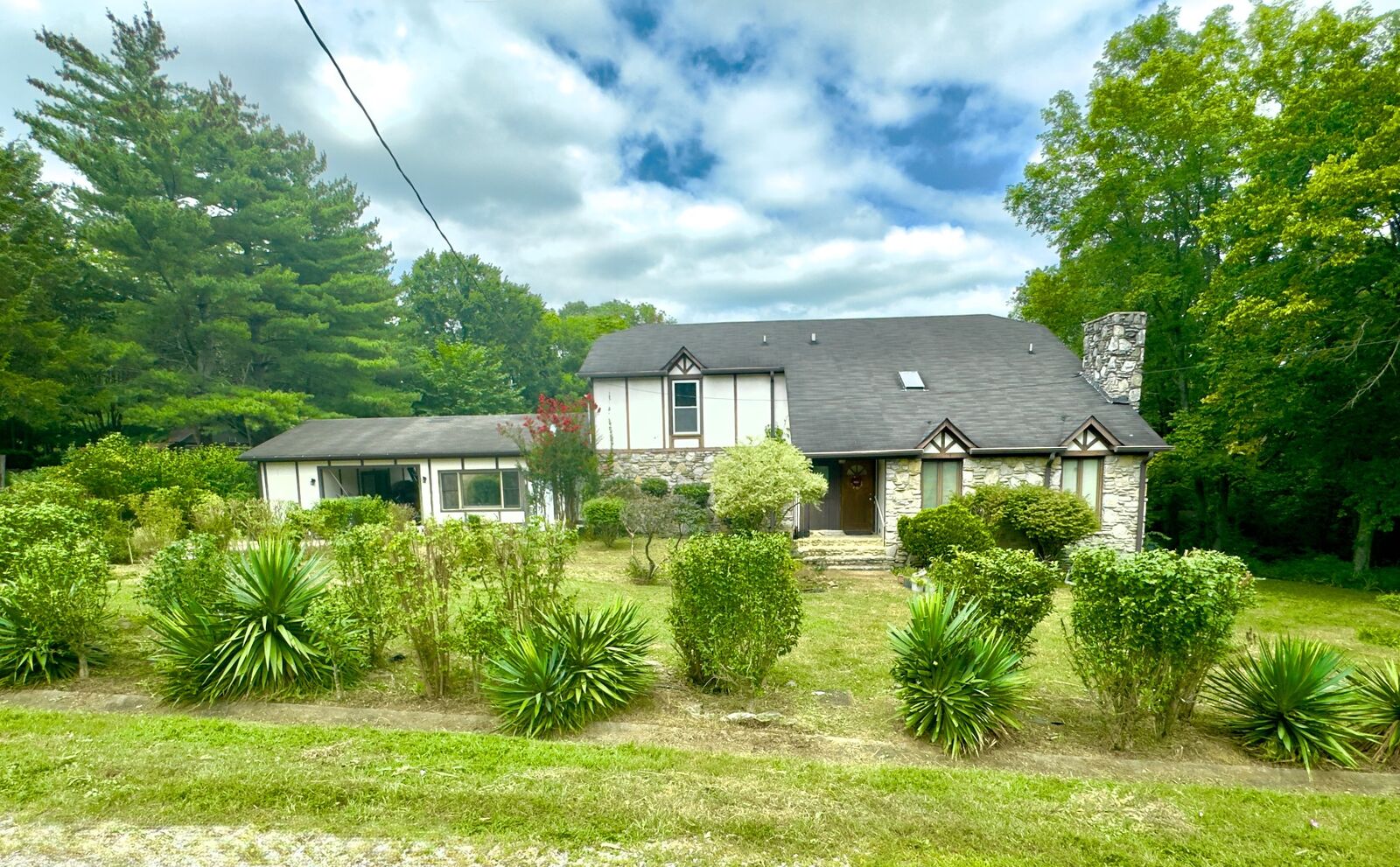 Property Photo: 604 Woodshire Dr TN 37072