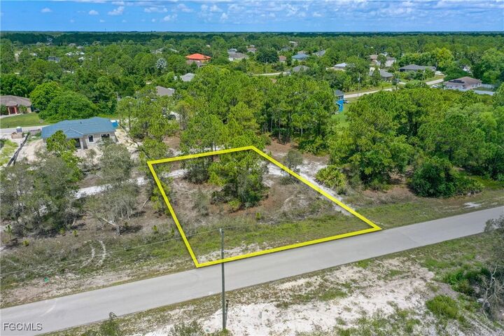 Property Photo:  762 Crystal Avenue S  FL 33974 