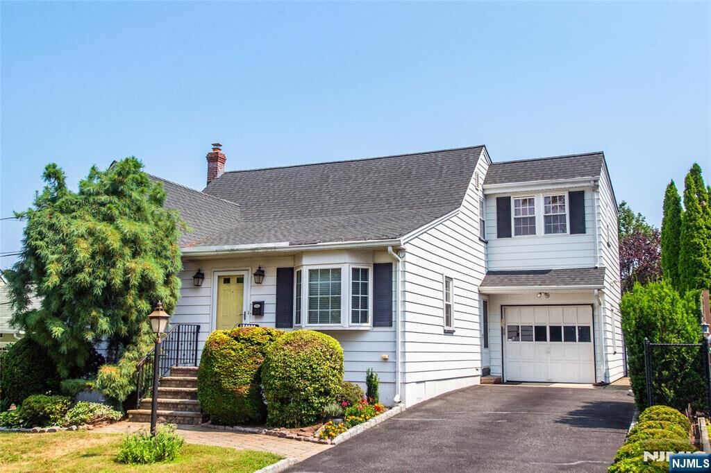 Property Photo:  38 Forest Way  NJ 07013 