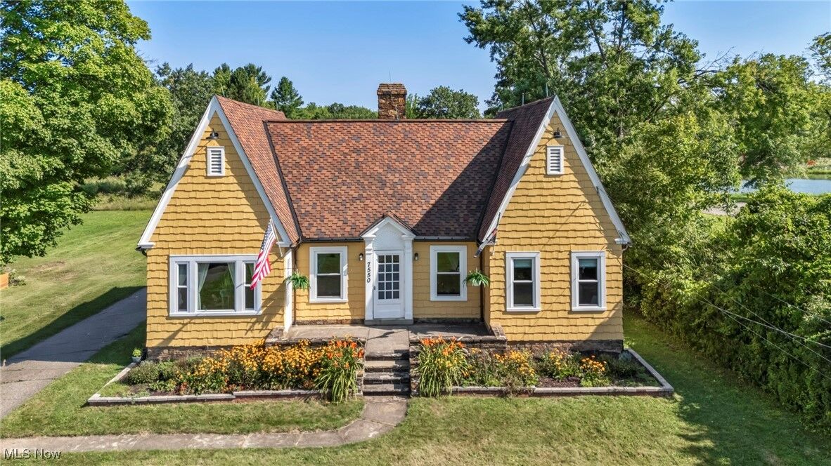 Property Photo: 7550 Mayfield Road OH 44026