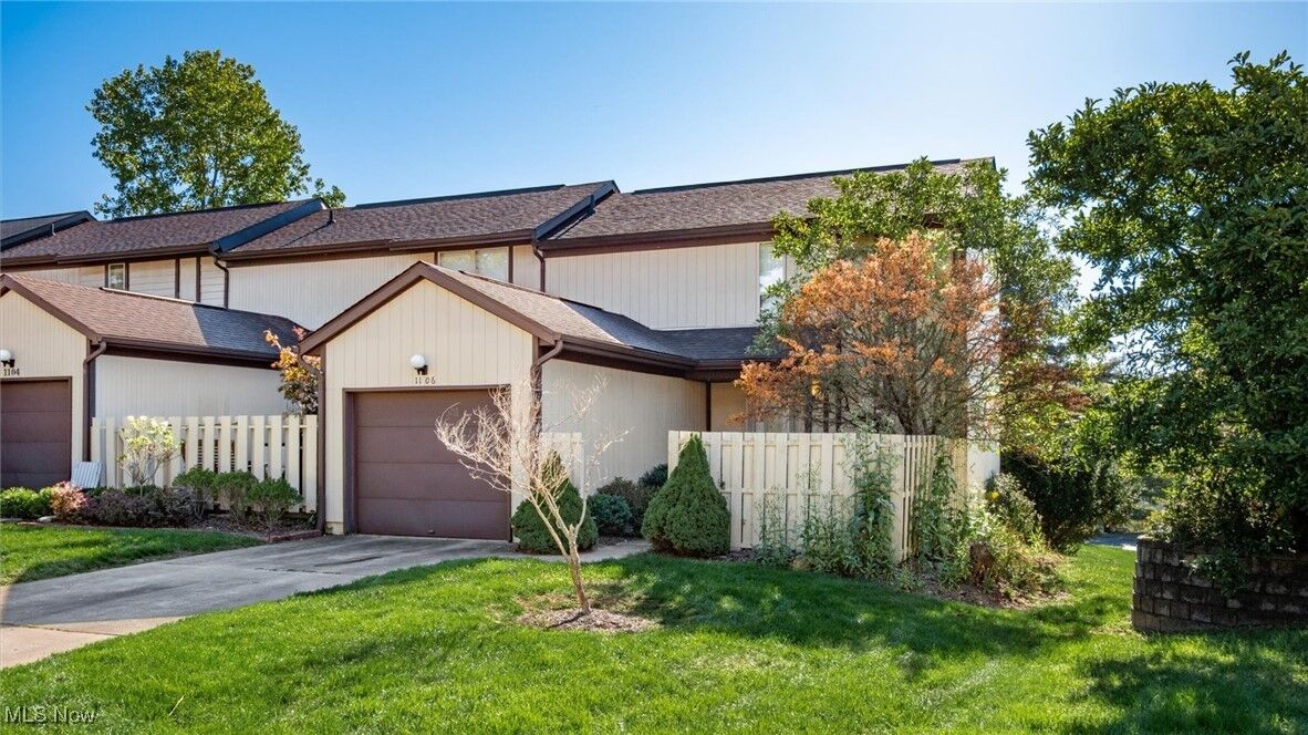 Property Photo:  1106 S Slope Bay  OH 43701 