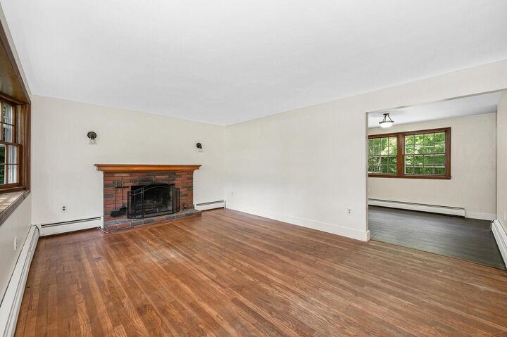 Property Photo:  4 Birchwood Drive  NH 03038