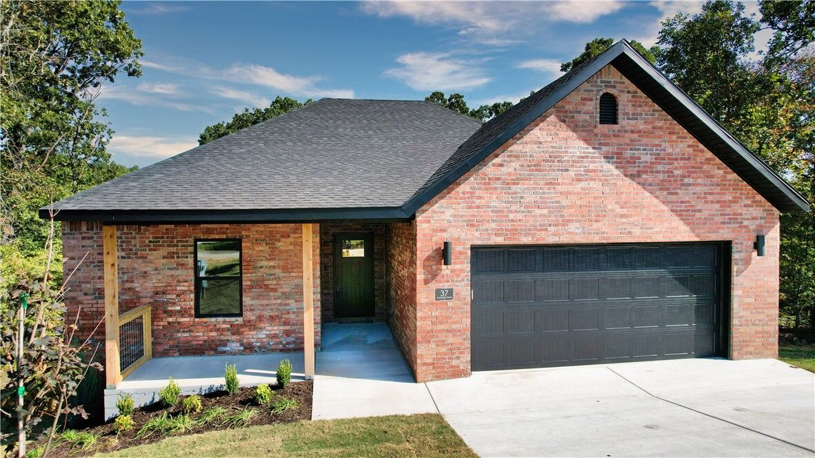 Property Photo: 37 Roxburgh Drive AR 72715