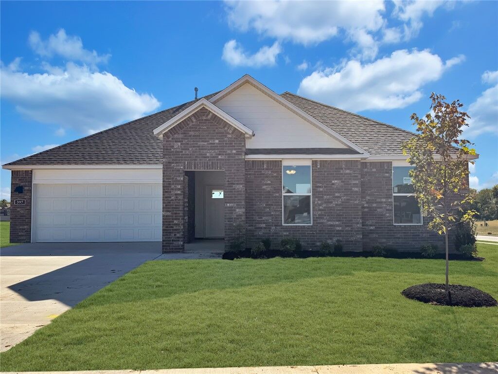 Property Photo: 397 W Taverner Xing AR 72730