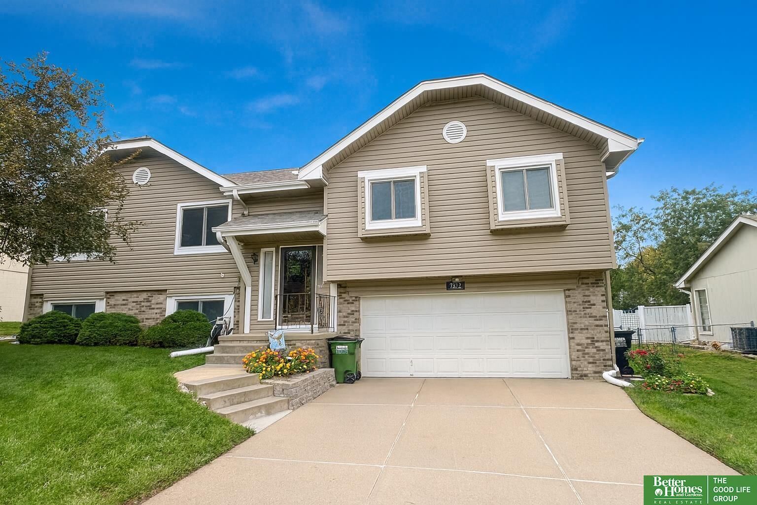 Property Photo: 7812 S 71 Street NE 68128