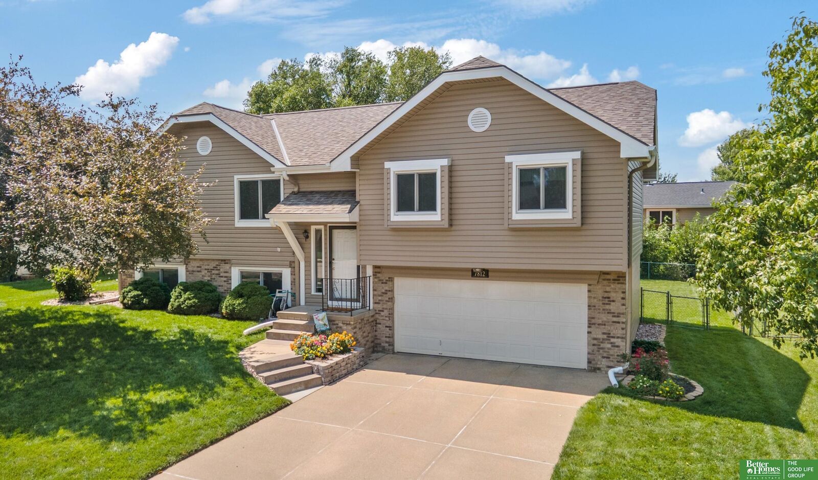 Property Photo:  7812 S 71st Street  NE 68128 