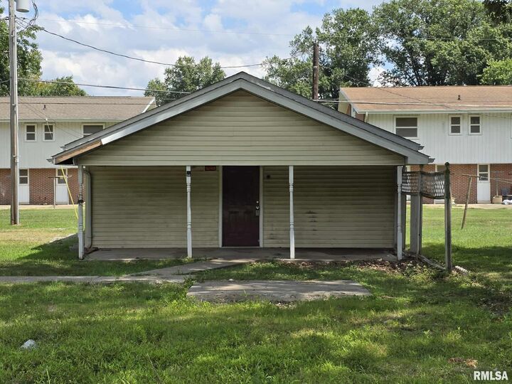 Property Photo:  506 S 4th Street  IL 62932 