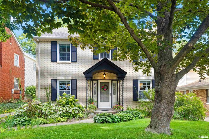 Property Photo: 507 W Richwoods Boulevard IL 61604