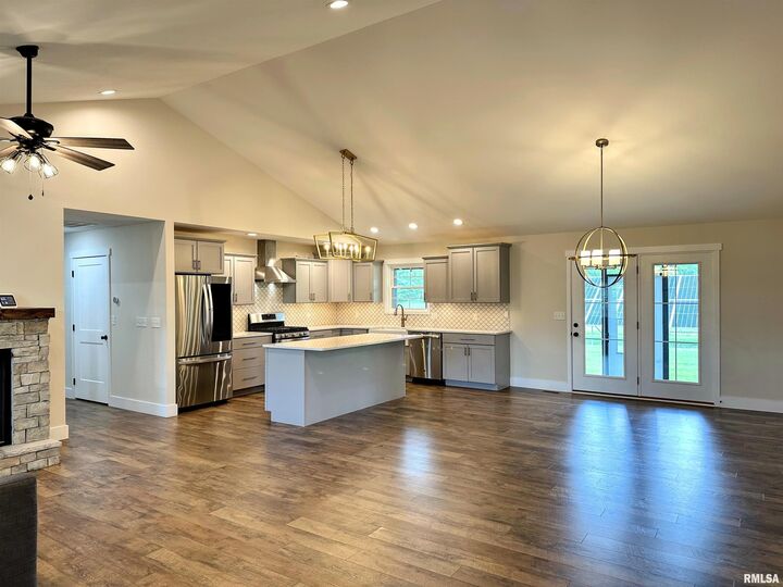Property Photo: 1106 Falcon Court IL 62918
