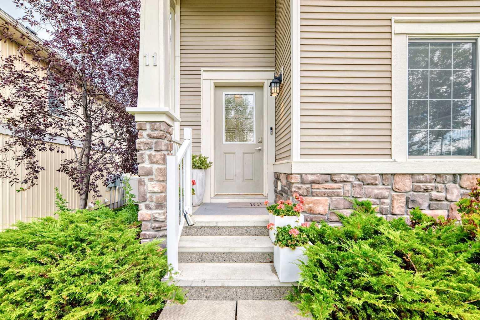 Property Photo: 11 Kings Heights Drive SE AB T4A 0E6