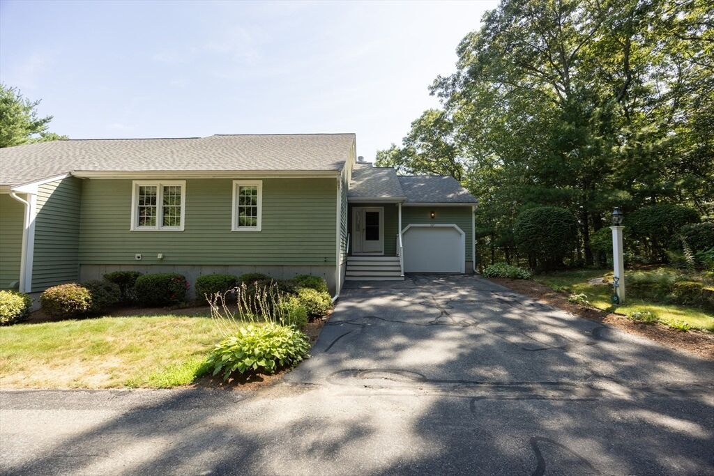 Property Photo: 105 Laurelwood Dr 105 MA 01747