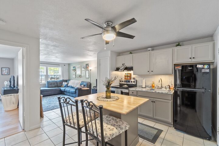 Property Photo:  36 Ridgewood Ln 4  MA 01440 