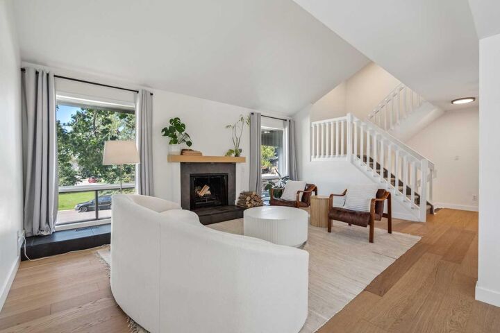 4 Coach Ridge Close SW  Calgary AB T3H 1J1 photo
