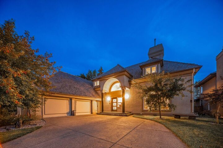 Property Photo:  42 Woodhaven Crescent SW  AB T2W 5S3 