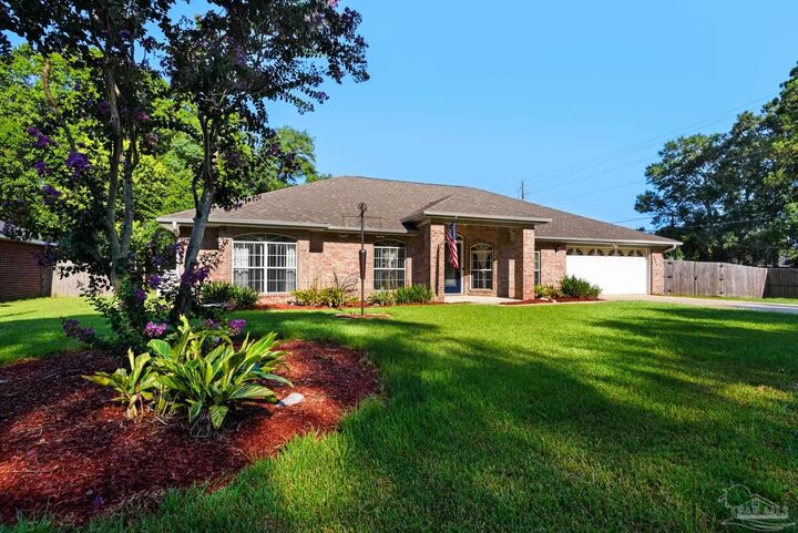 Property Photo: 2349 Majestic Dr FL 32534