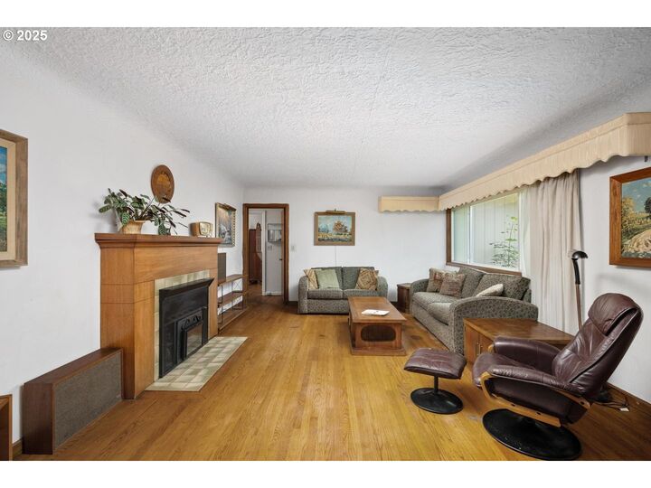 Property Photo: 3022 SE Risley Ave OR 97267